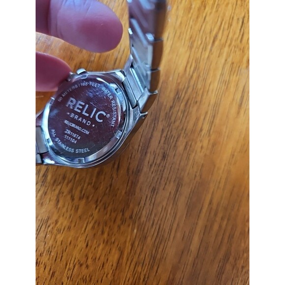 Relic Watch Men Stainless Silver Steel Date 50m Water Resist Battery Gray Quartz - Picture 6 of 7